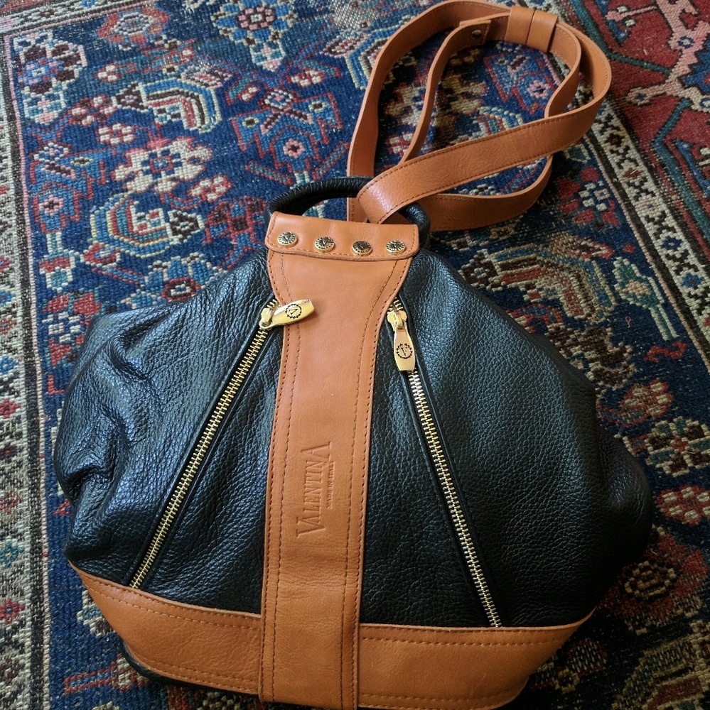 Valentina Black & Tan M/L Leather Purse